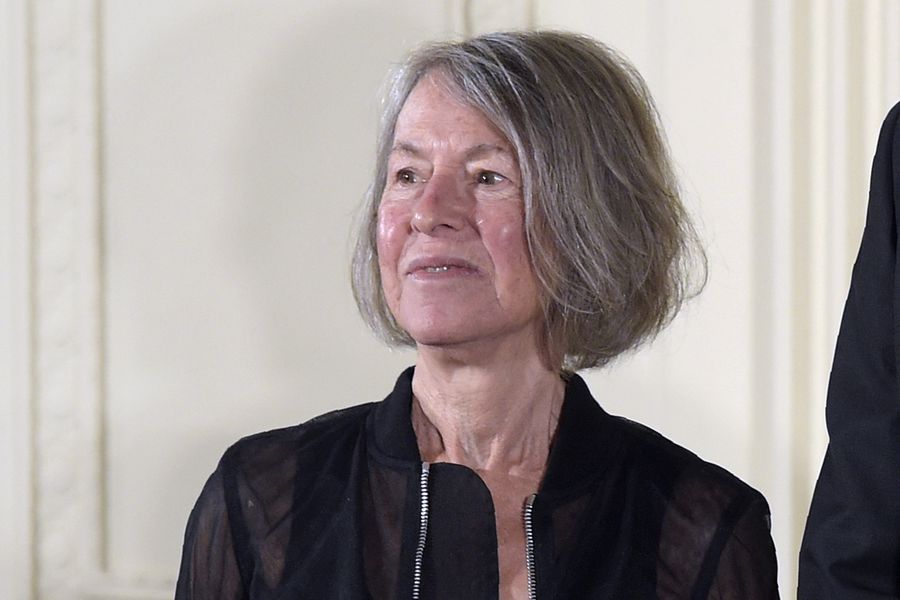 La poeta estadounidense Louise Glück ganó el Premio Nobel de la Literatura
