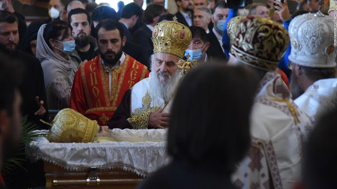 Patriarca de una iglesia fallece por Covid-19 tras dirigir el funeral con ataúd abierto de un obispo que había muerto por el virus