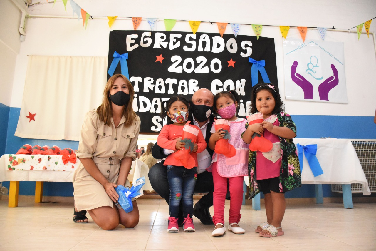 Sastre acompañó el cierre de año de los centros de primera infancia