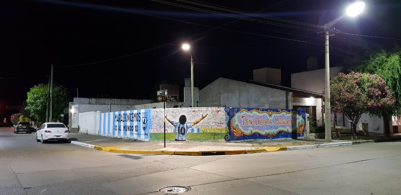 Iluminaron el Mural de Diego Armando Maradona