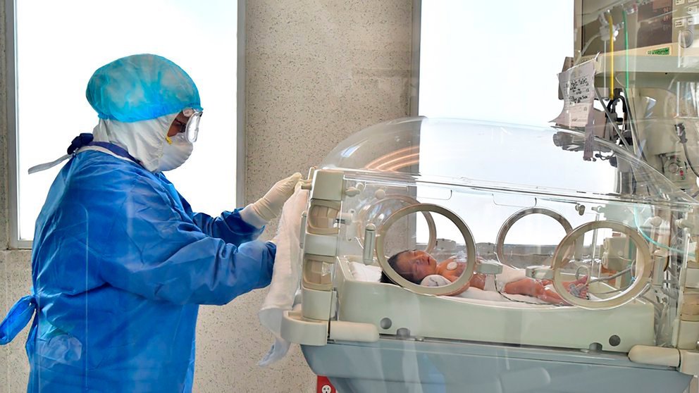 Una bebé nació con anticuerpos contra el COVID-19