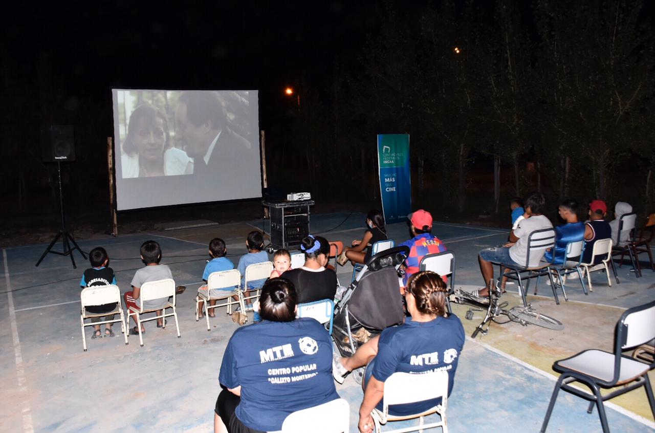 El “Cine Móvil” estuvo en Barrio Moreira y planificarán experiencias en otros puntos de la ciudad