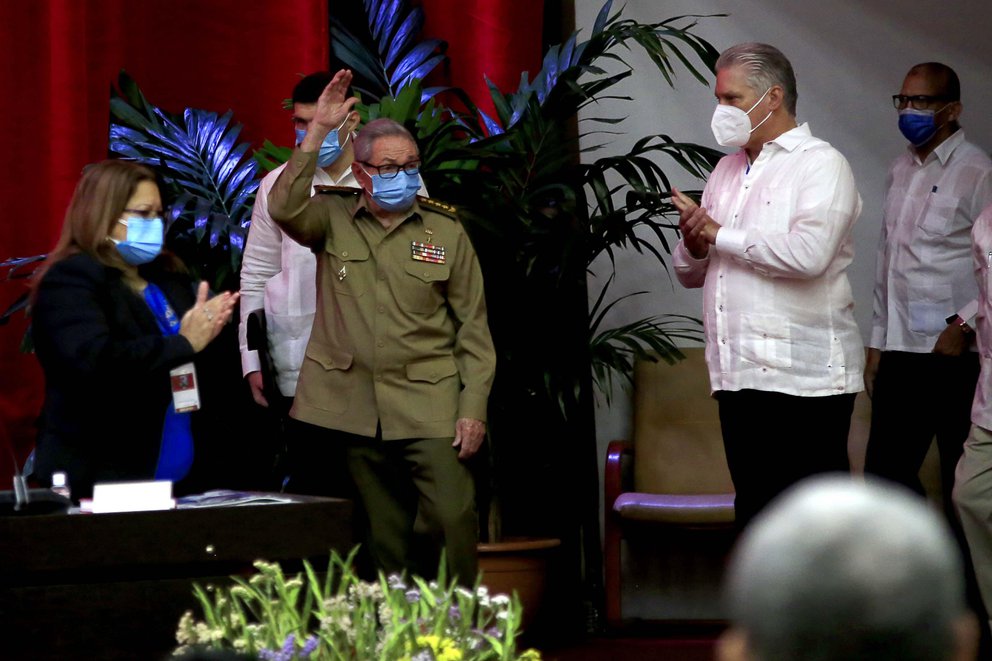 Raúl Castro anunció su retiro como jefe del Partido Comunista de Cuba y propuso un “diálogo respetuoso” con Estados Unidos
