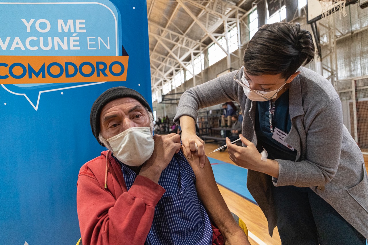 Comodoro: Este viernes vacunarán contra el coronavirus a mayores de 70 años que aún no lo hayan hecho