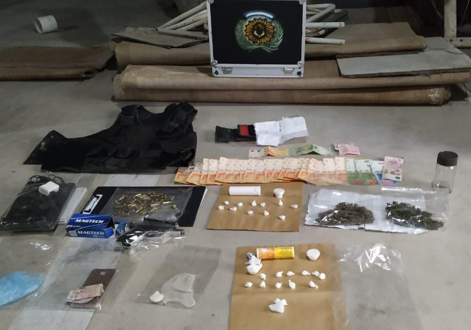 Operativo “El Viejo de la Bolsa” en Puerto Madryn: Secuestraron 150 dosis de cocaína, una pistola y 50 cartuchos de balas