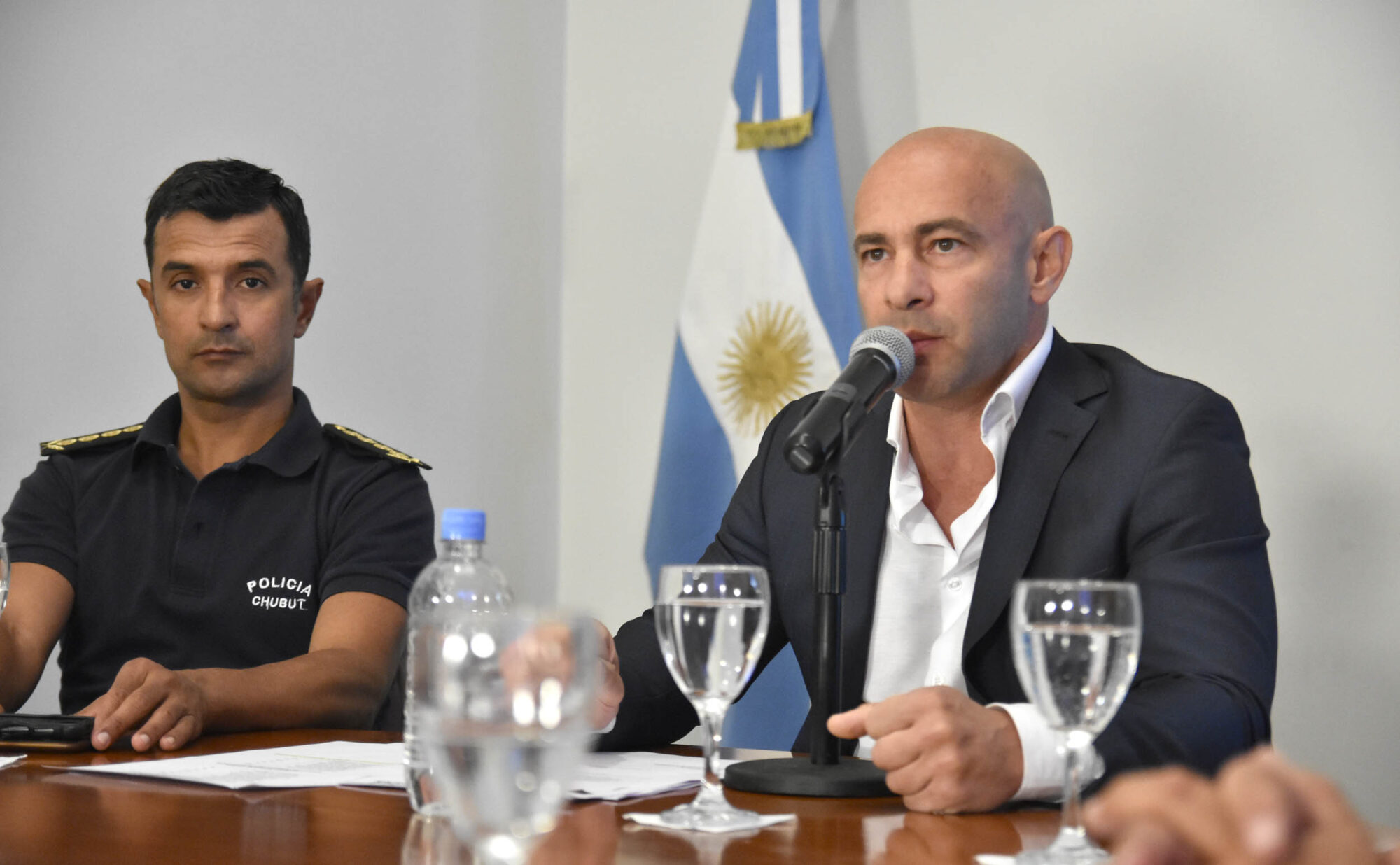 Massoni presentó la renuncia por la falta de propuesta para el pago de la deuda salarial a la Policía del Chubut