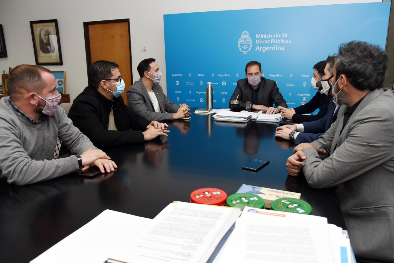 Maderna en Buenos Aires: Acordó la firma del convenio para la construcción de la rotonda en Muster, Centenario y Nahuelquir