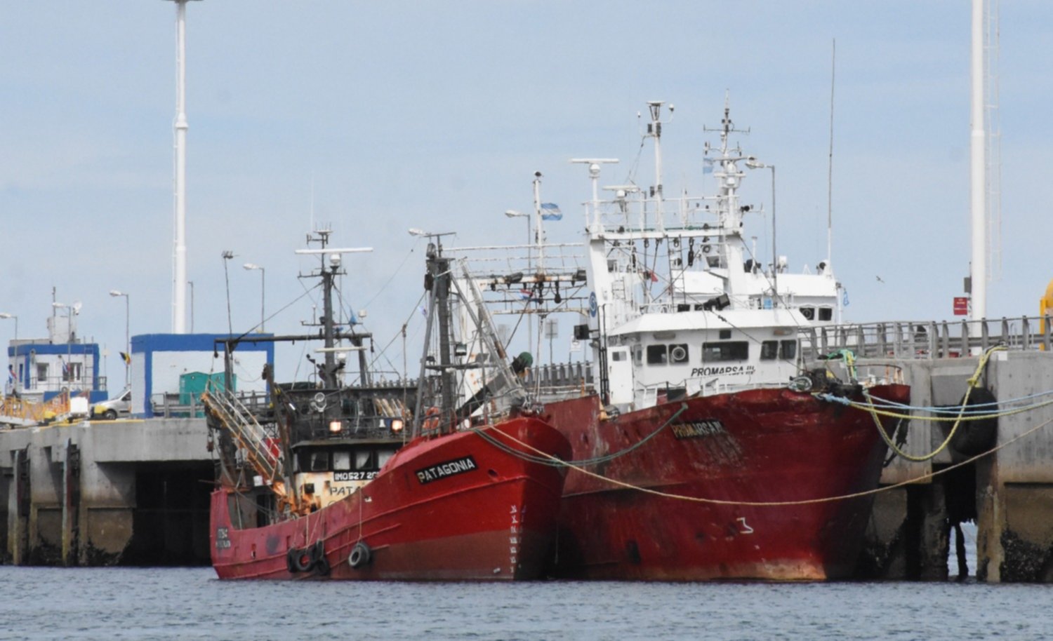 Puerto Madryn: Un buque colisionó contra el Muelle Storni, el lugar quedó inhabilitado y evalúan los daños