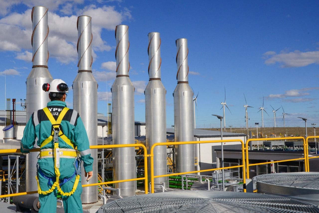 YPF Luz empezó a operar el primer complejo híbrido del país en Comodoro Rivadavia con una capacidad para abastecer de energía a 130.000 domicilios