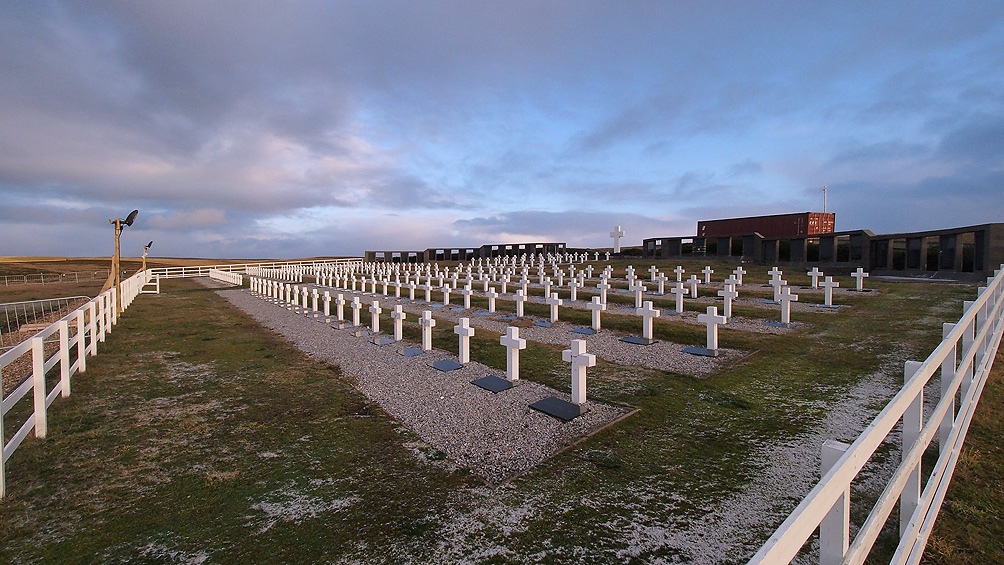 Iniciaron los trabajos forenses para reconocer los restos de soldados argentinos caídos en Malvinas