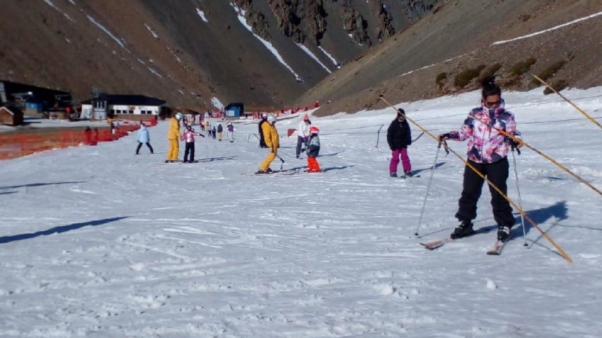 La Hoya: La empresa cierra del centro de esquí por no estar las condiciones dadas para brindar el servicio por falta de nieve