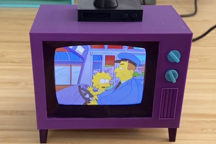 Una pequeña réplica de la TV de Los Simpson permite ver capítulos de la serie