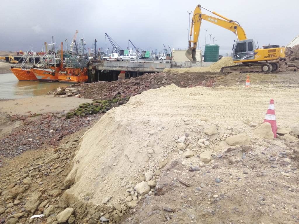 Ampliación del muelle en Puerto Rawson: La empresa ya comenzó con la obra que permitirá mejorar la operatividad y logística de las embarcaciones