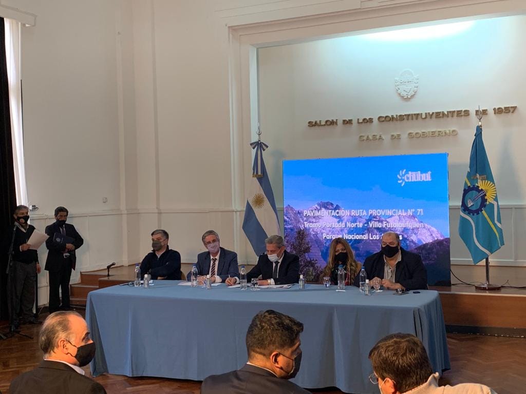 Arcioni y Ongarato firmaron convenio de financiamiento para 100 nuevas conexiones de gas en Esquel