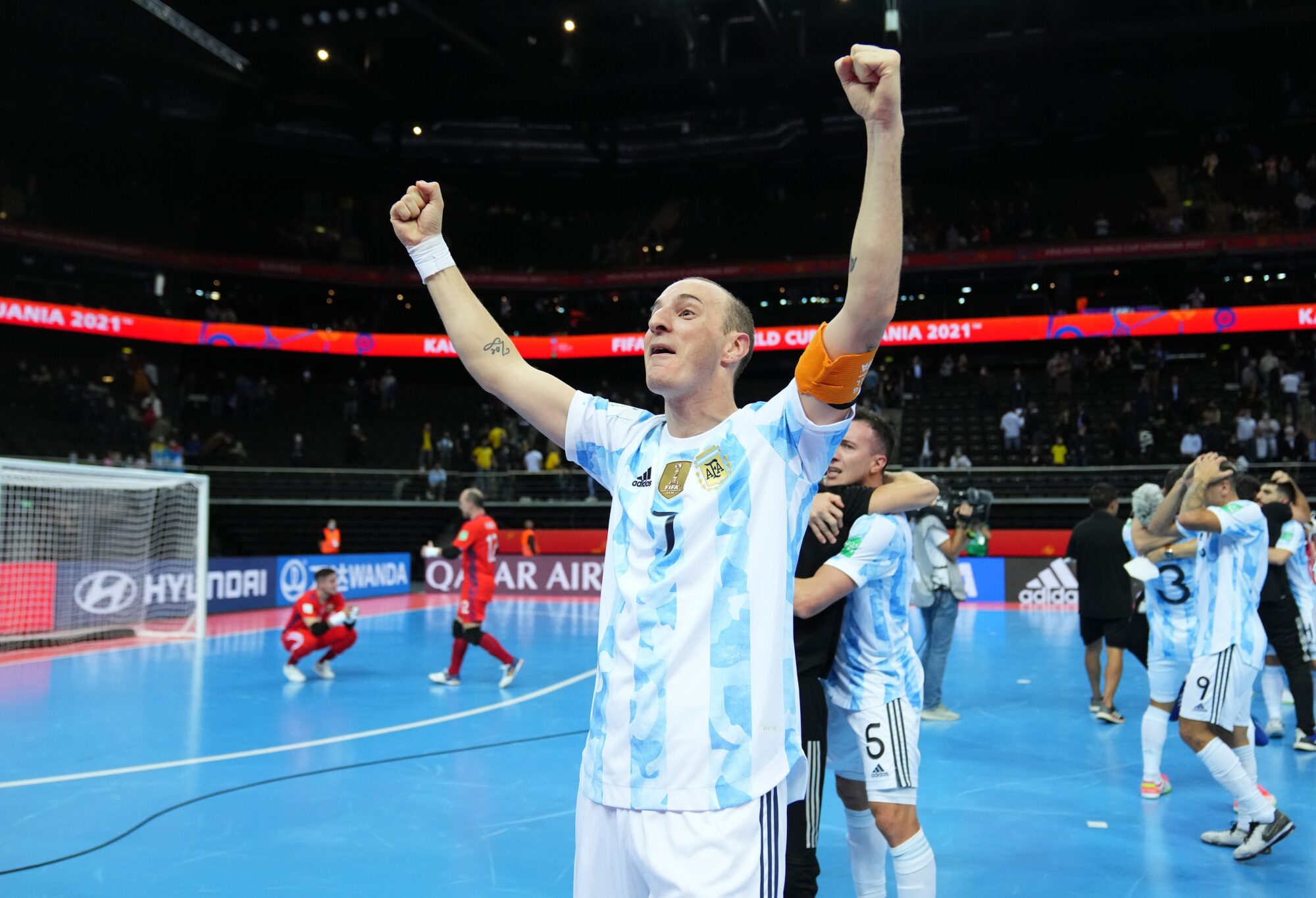 Argentina derrotó a Brasil y el domingo buscará ser bicampeón mundial de Futsal
