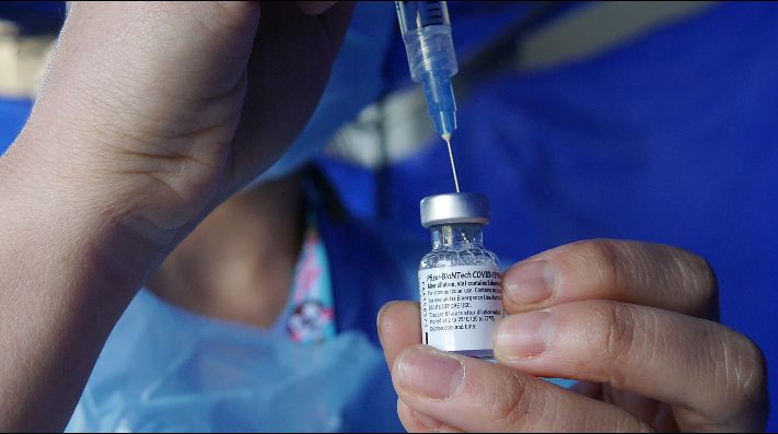 Pfizer confirmó eficacia y seguridad de su vacuna para adolescentes