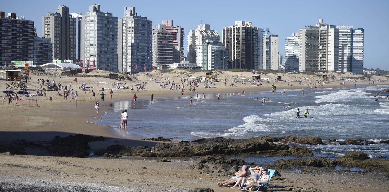 Uruguay reabrió las fronteras para extranjeros y busca recuperar el turismo