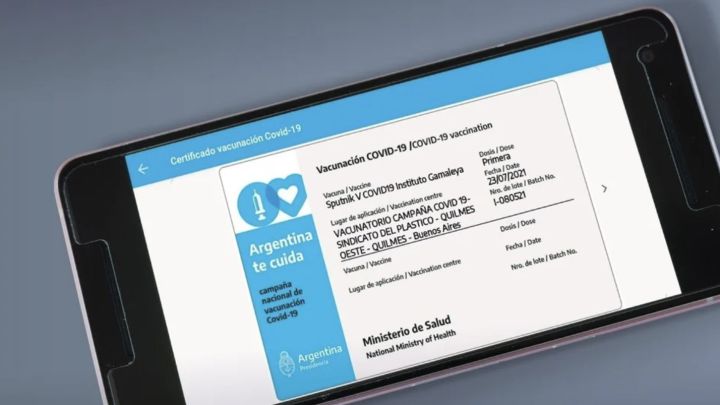 Mañana entra en vigencia el pase sanitario nacional: En Metadata te contamos cómo obtenerlo y cuándo será solicitado