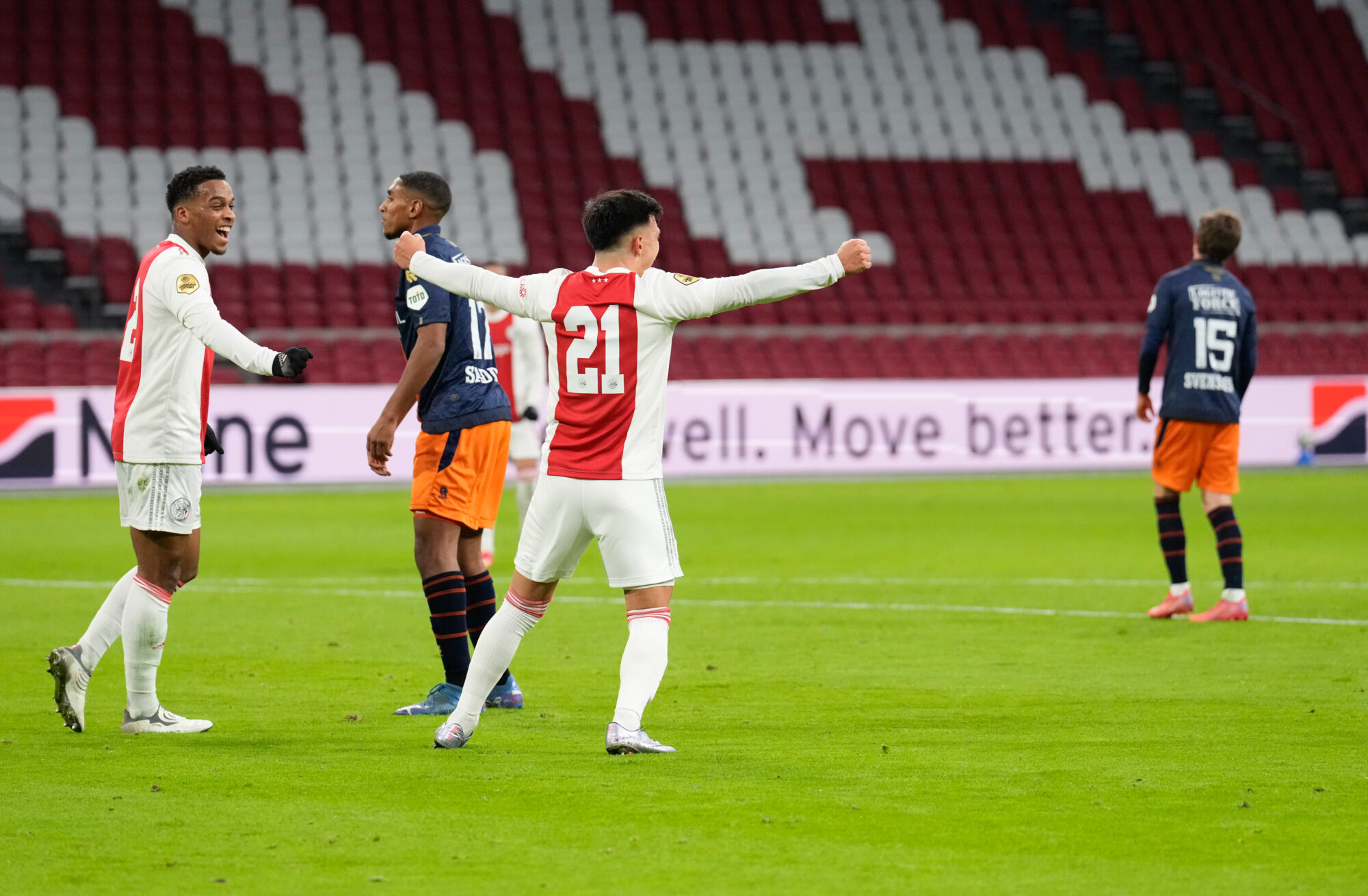 Ajax goleó a Willem y se afirma en la punta en Países Bajos