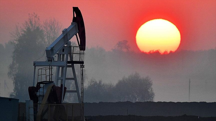 El barril del petróleo se disparó por nulo impacto de la variante Ómicron y pronósticos de suba de precios