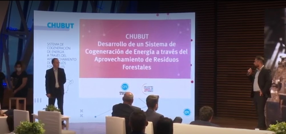 Generación de energía a través del aprovechamiento de residuos forestales: La exposición de Chubut en el Centro Cultural Kirchner