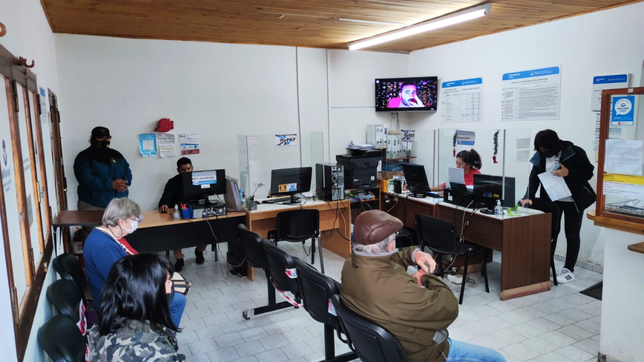 Ola de contagios en Esquel: La cantidad de casos positivos en el municipio afecta el funcionamiento y piden “paciencia” ante las demoras