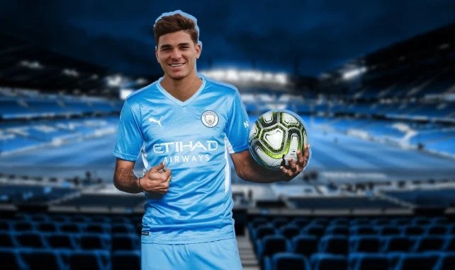 Manchester City anunció oficialmente la incorporación de Julián Álvarez