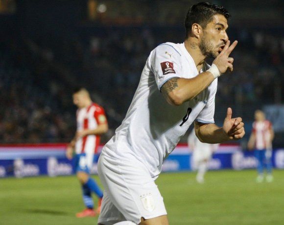 Uruguay le ganó a Paraguay y sigue en la pelea por un lugar en el Mundial de Qatar 2022
