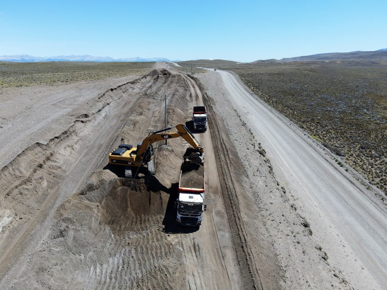 Avanza la pavimentación en un tramo de la obra del Corredor Bioceánico que conectará a Chubut con Chile