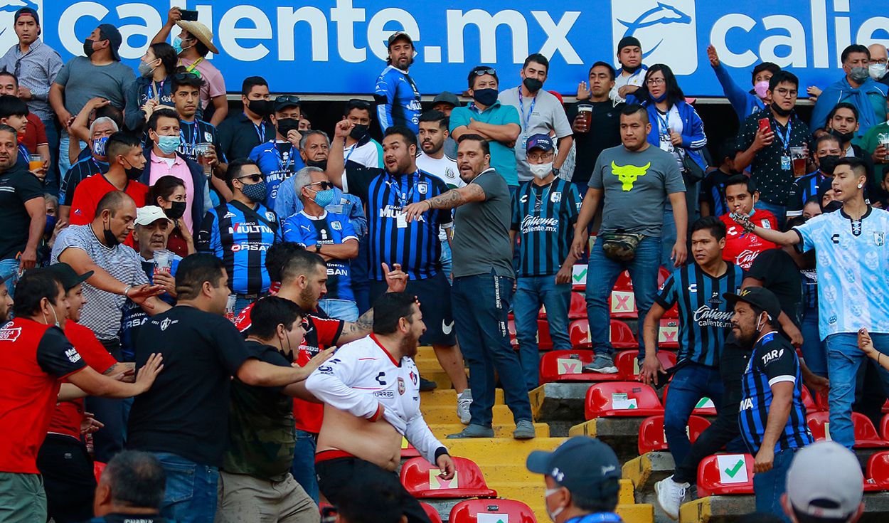 Querétaro jugará un año a puertas cerradas tras los violentos sucesos en el partido con Atlas