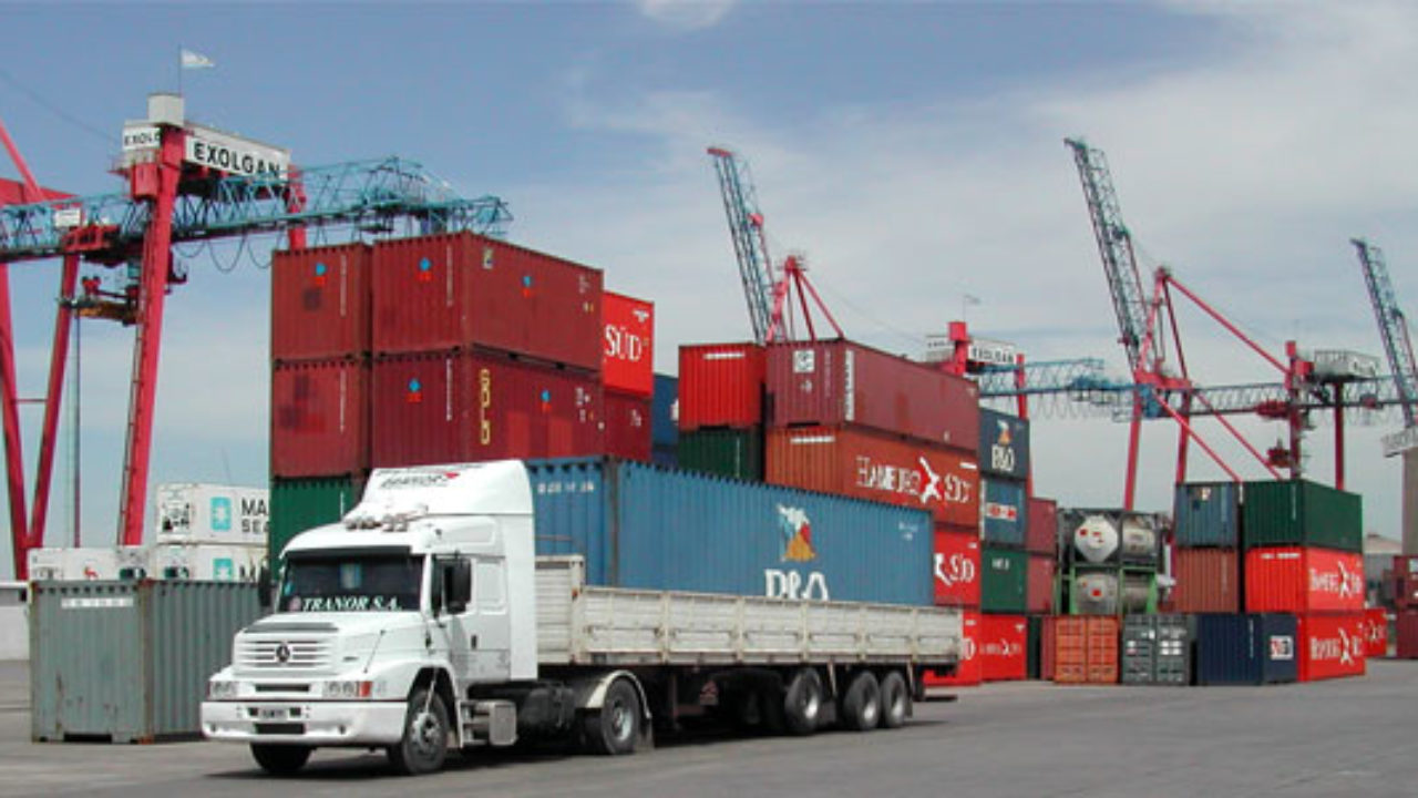 El Gobierno creó un ámbito para aumentar la competitividad del transporte de cargas
