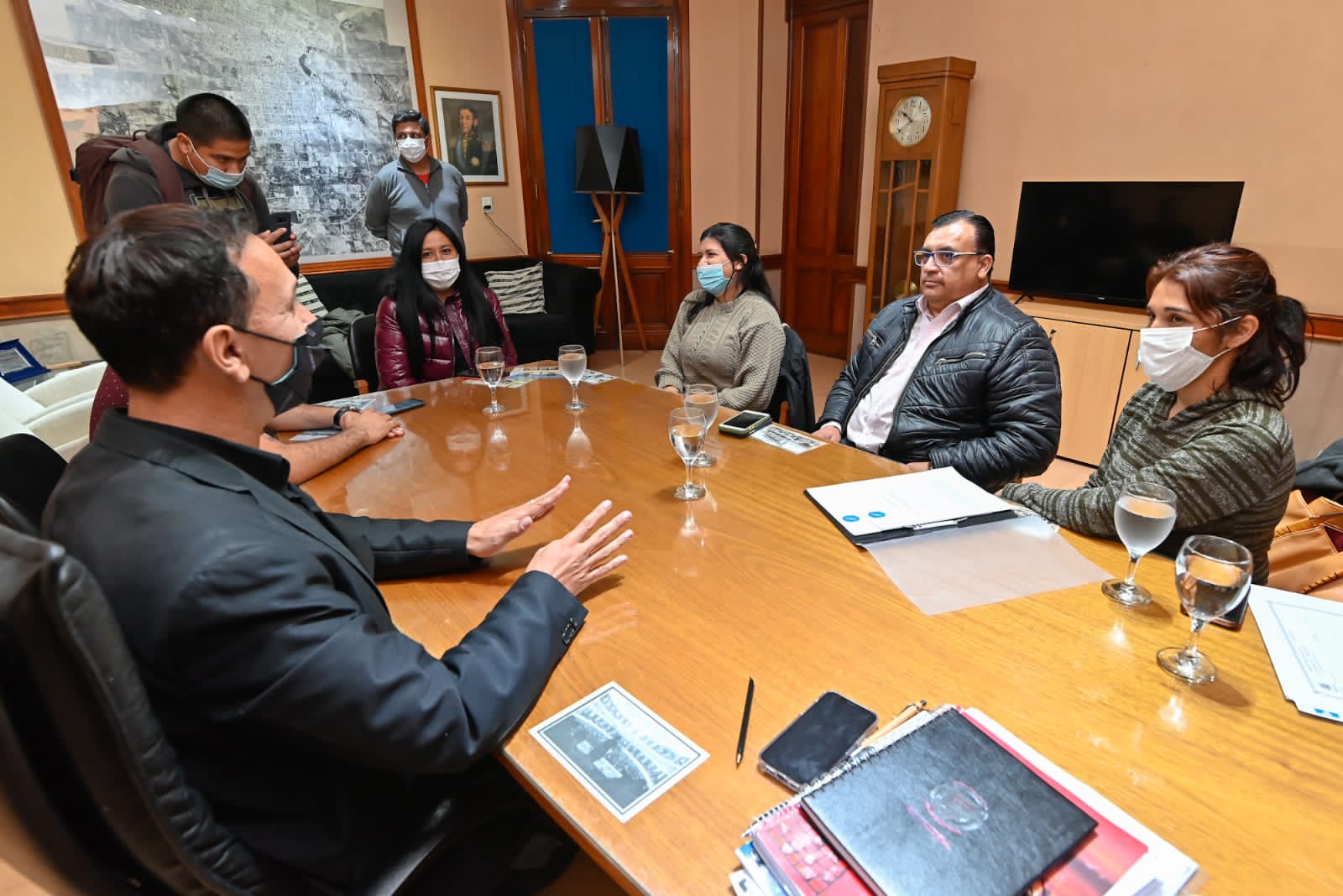 Transparencia: Maderna firmó un convenio para que la Universidad Nacional de la Patagonia monitoree las elecciones en las Juntas Vecinales de Trelew