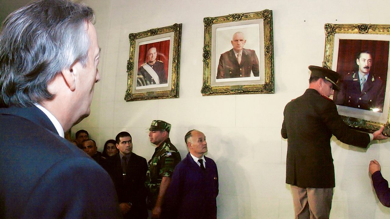 Murió Roberto Bendini, el ex jefe del Ejército que bajó los cuadros de Videla y Bignone