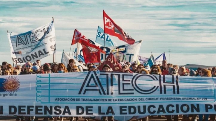 Docentes de Chubut iniciaron hoy un paro de 24 horas por “congelamiento salarial” y “hostigamiento a la organización sindical”