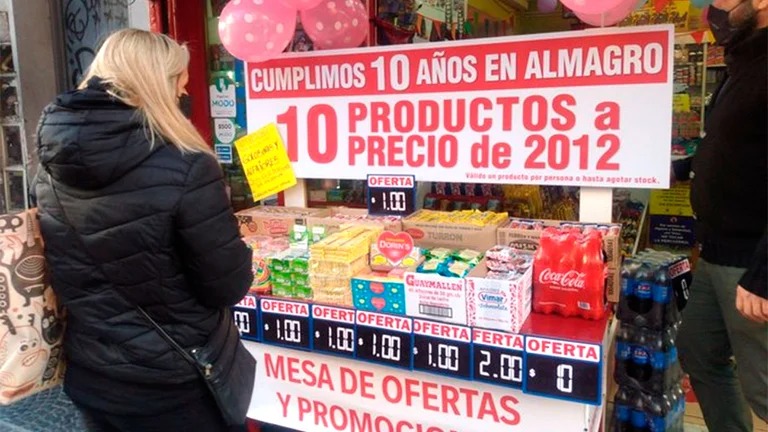 Un kiosco celebró sus 10 años vendiendo productos con valores del 2012