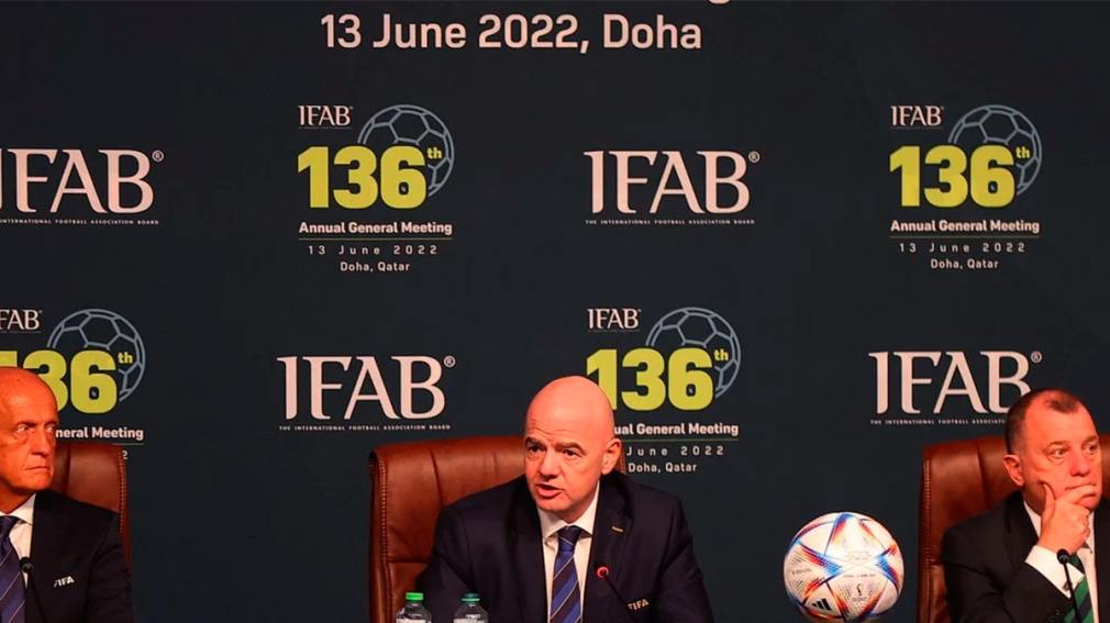 Los 5 cambios en el fútbol quedarán para siempre y ampliarán a 26 jugadores la lista de Qatar 2022