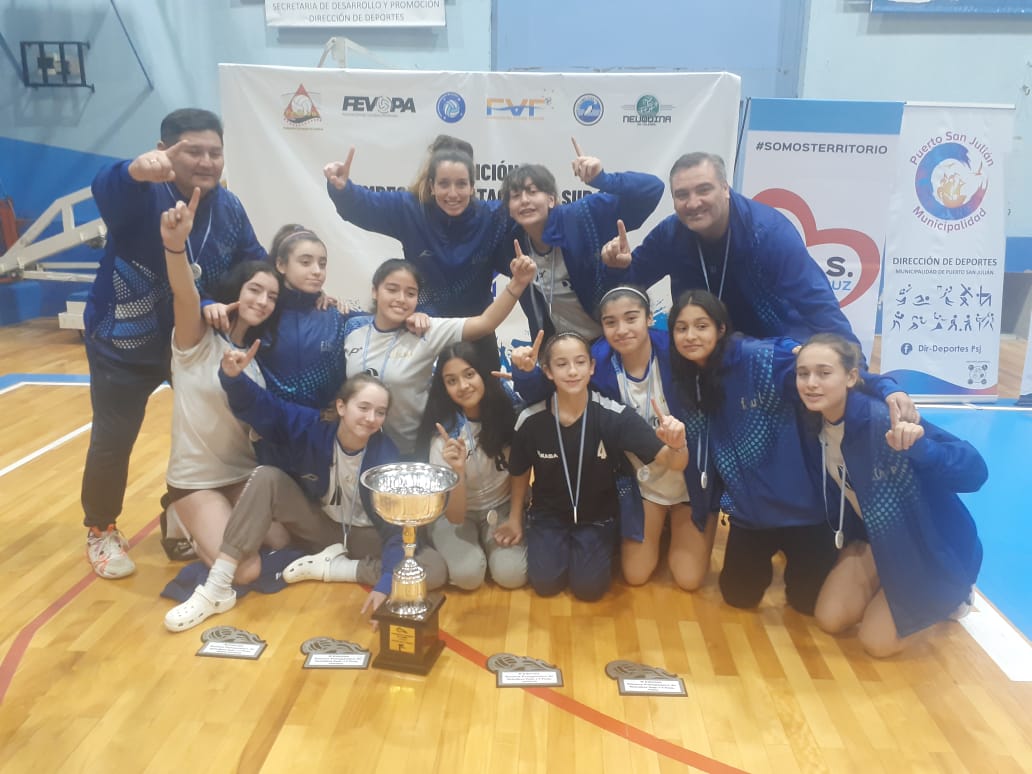 Las chicas sub-13 de Trelew se consagraron campeonas invictas del torneo de vóley femenino en Río Negro 