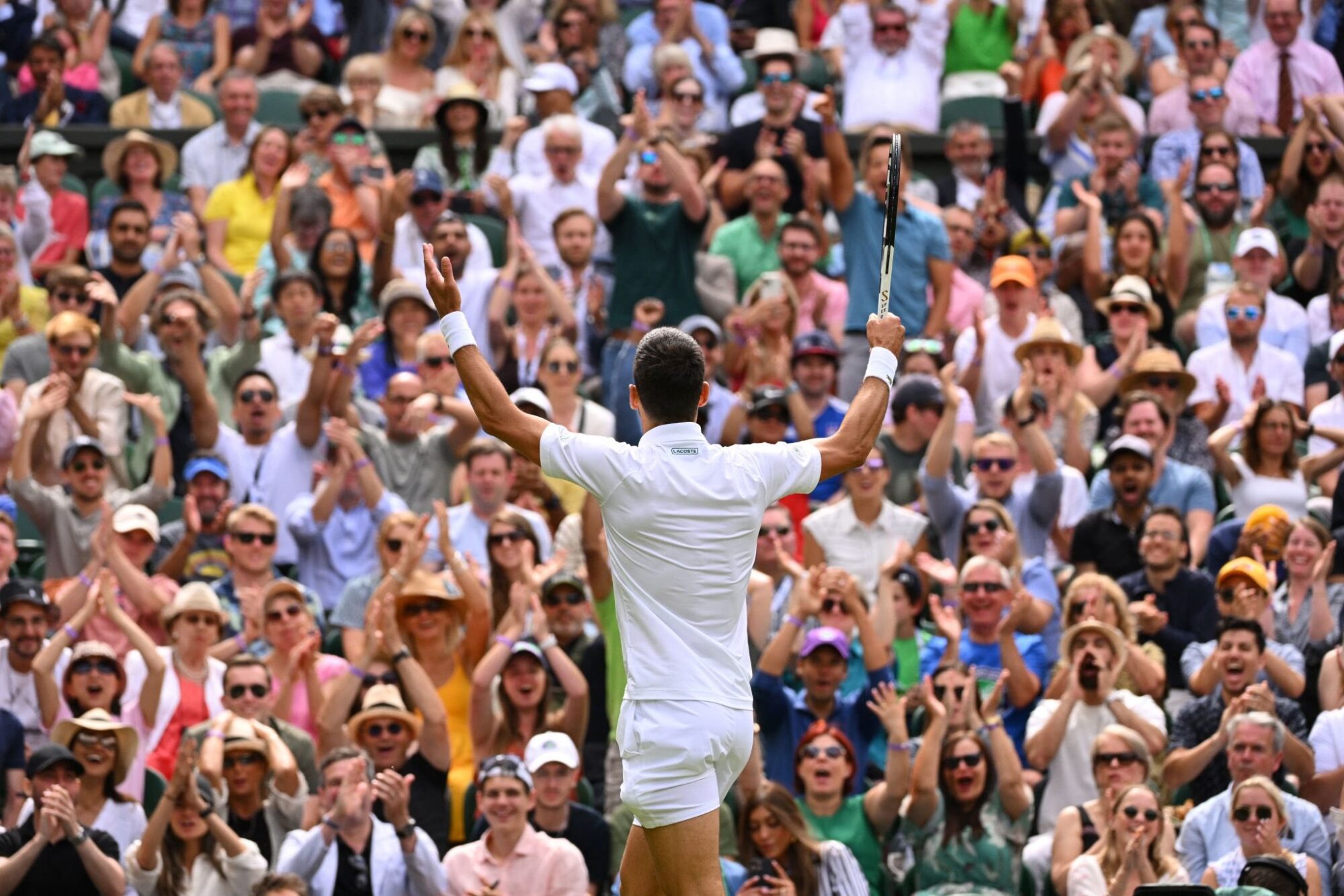 Djokovic levantó dos sets y venció a Sinner para meterse en las semifinales de Wimbledon