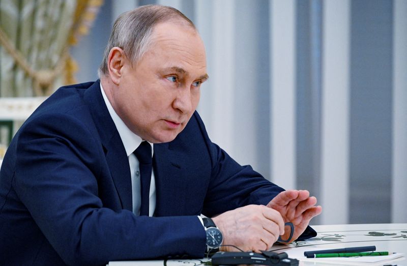 Justicia de Francia investiga bienes de millonarios rusos cercanos a Putin
