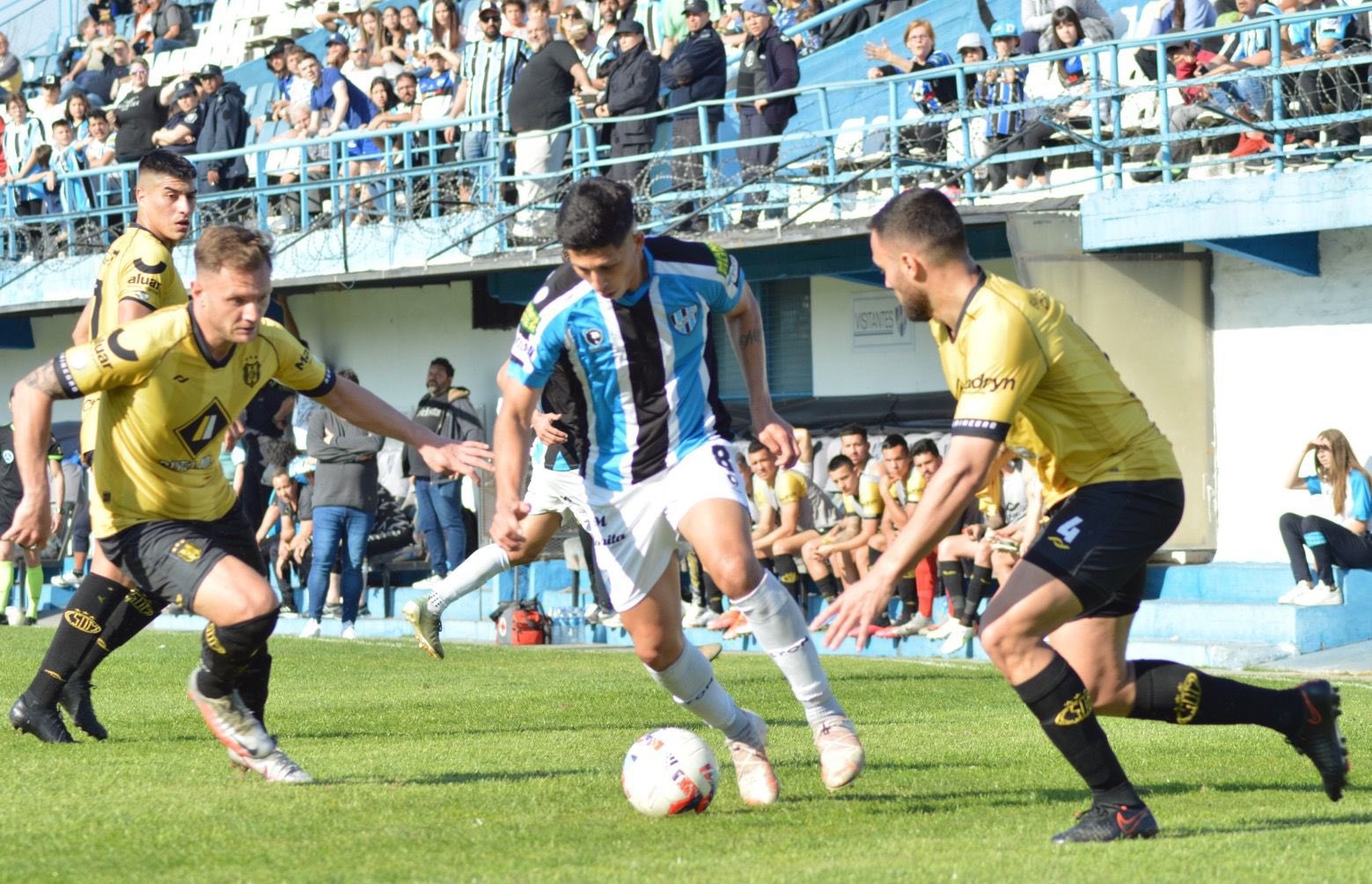 Deportivo Madryn rescató un empate en Almagro