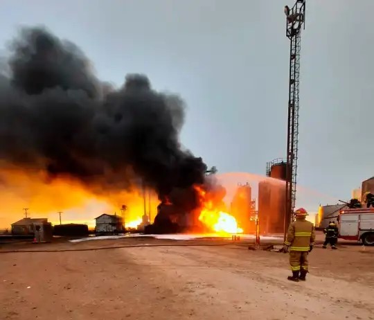 Por la muerte de tres trabajadores tras la explosión en una refinería de Plaza Huincul, el gremio petrolero de Santa Cruz lanzó un paro por tiempo indeterminado