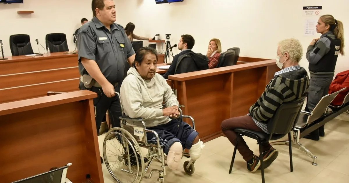 Un jurado popular comienza a juzgar a cinco acusados del femicidio en el que apuñalaron y prendieron fuego a una joven en Neuquén