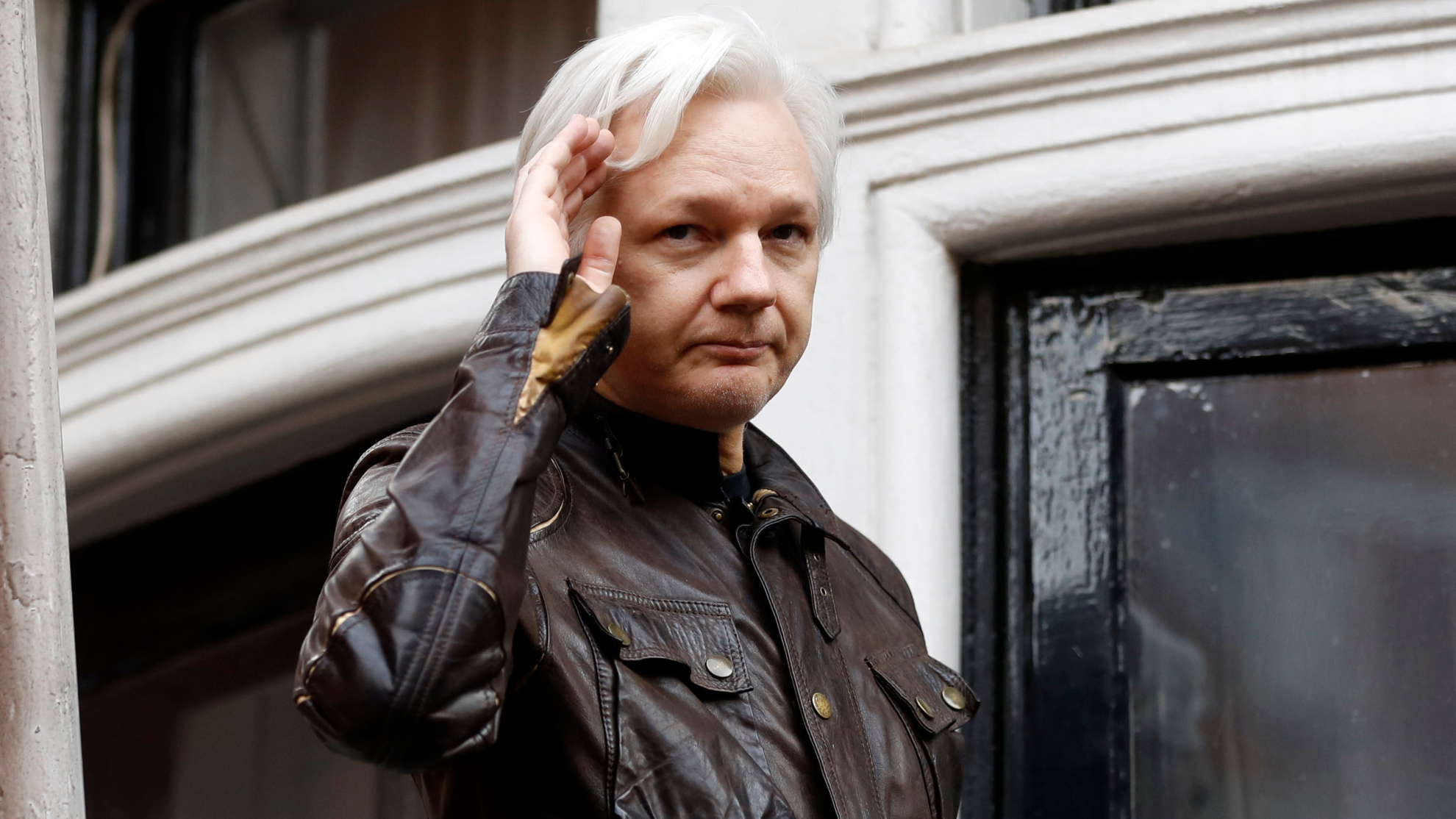 Julian Assange contrajo coronavirus en la prisión de Reino Unido