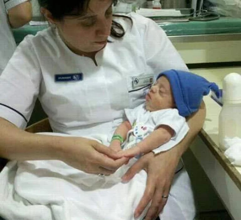 Marcela Casal Sánchez, la enfermera que se convirtió en mamá de un bebé con Síndrome de Down luego de que sus padres lo rechazar