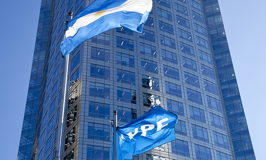 YPF mejoró su calificación de deuda en moneda local y extranjera