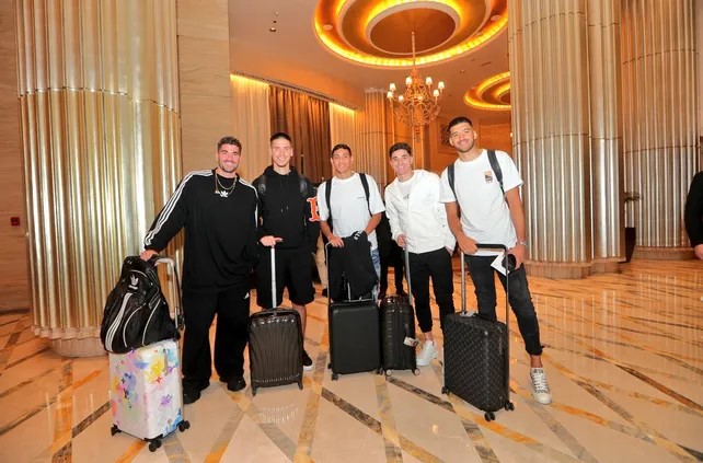 De Paul, Molina, Álvarez, Rulli y Foyth llegaron a Abu Dhabi y ya están a disposición de Scaloni
