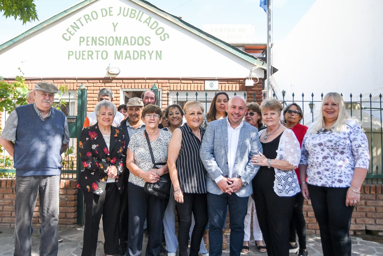 Sastre visitó las instalaciones del centro de jubilados y pensionados de Madryn y se comprometió a poner en valor el edificio