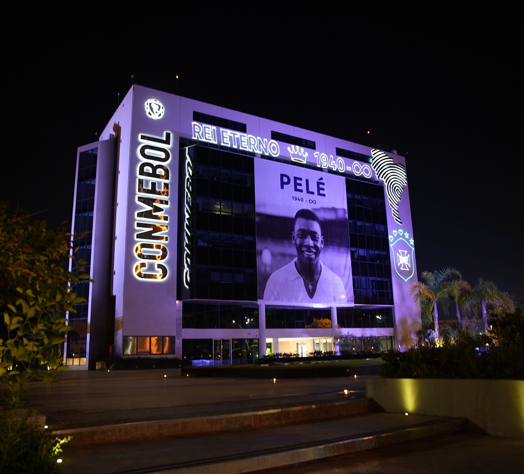 La Conmebol despidió a Pelé: La sede fue iluminada en homenaje al astro brasilero