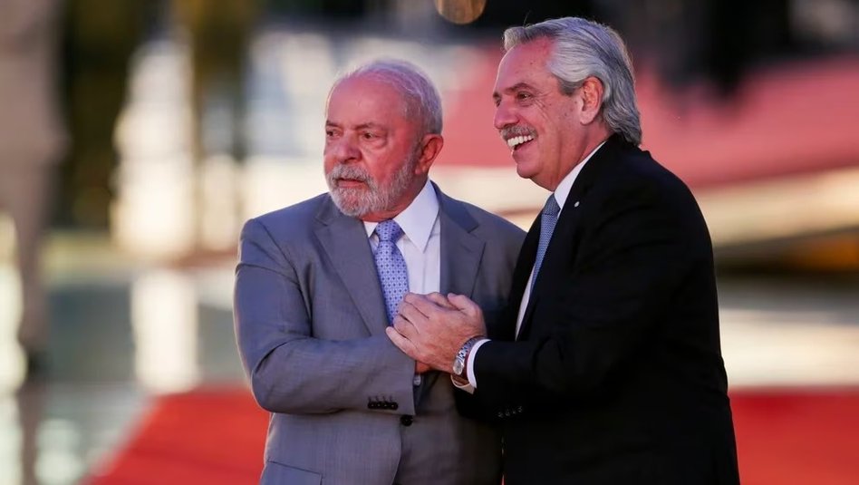 Lula da Silva: “Vamos a ayudar a sacar el cuchillo del cuello a la Argentina”