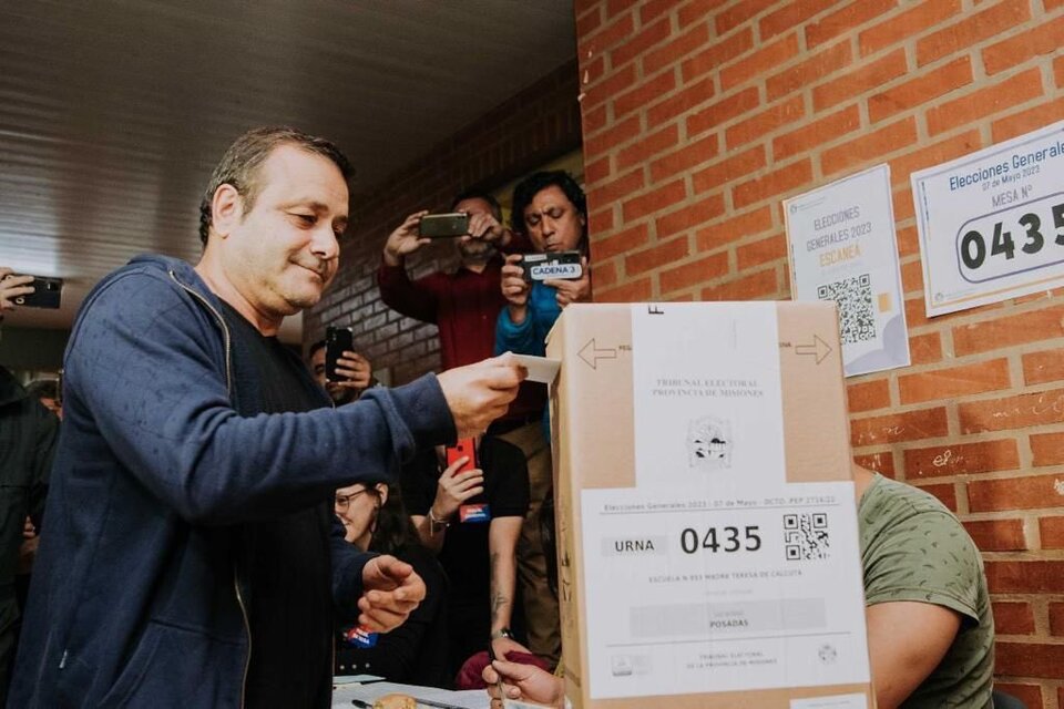 Elecciones en Misiones: Bajo fuertes lluvias, casi un millón de electores están habilitados para votar a gobernador, intendentes y diputados